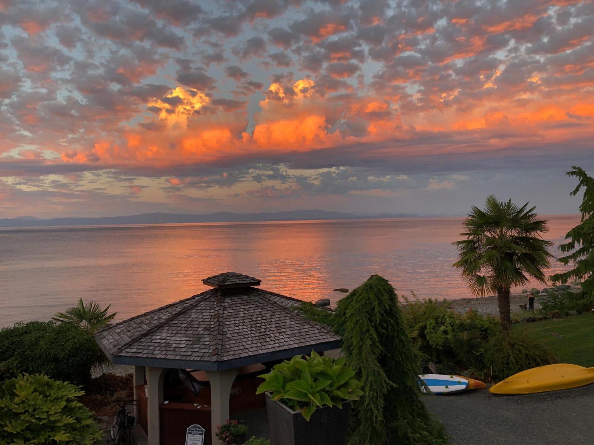 Qualicum Breeze Beach Resort Bowser エクステリア 写真