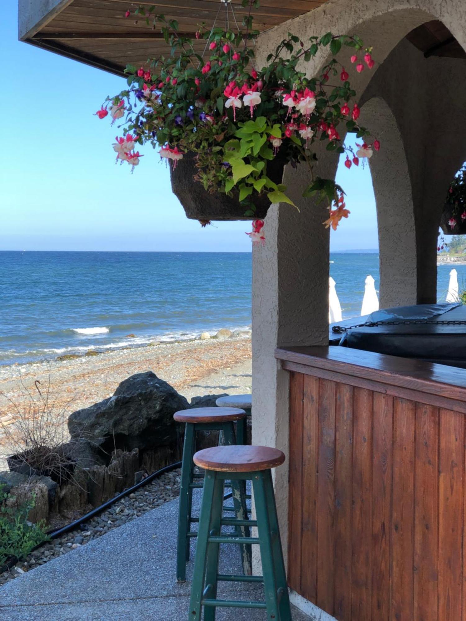 Qualicum Breeze Beach Resort Bowser エクステリア 写真